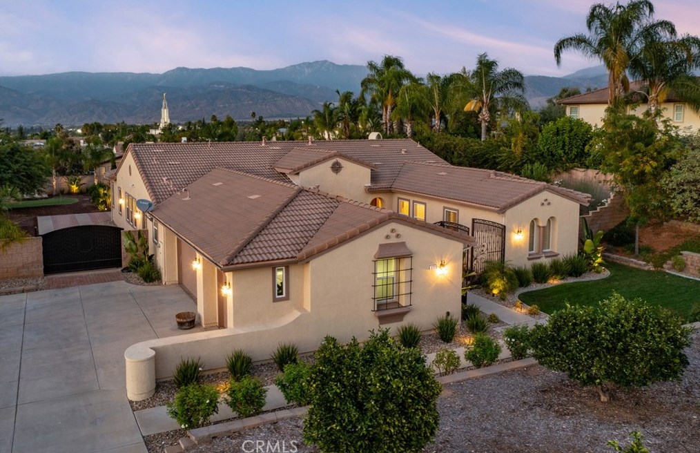 1739 6th Ave, Redlands CA  92374-6475 exterior