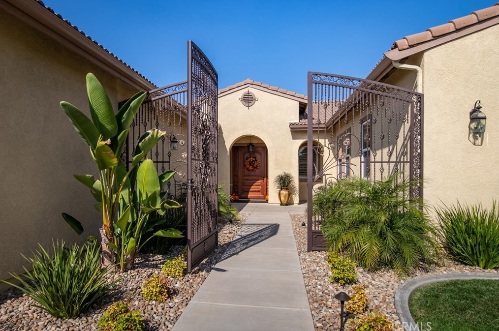 1739 6th Ave, Redlands CA  92374-6475 exterior