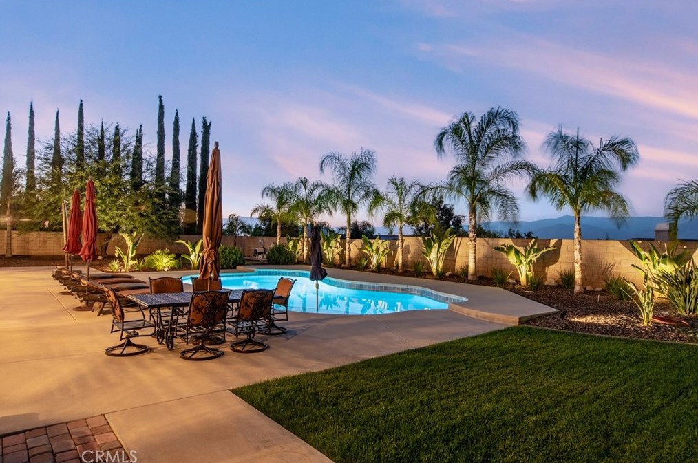 1739 6th Ave, Redlands CA  92374-6475 exterior