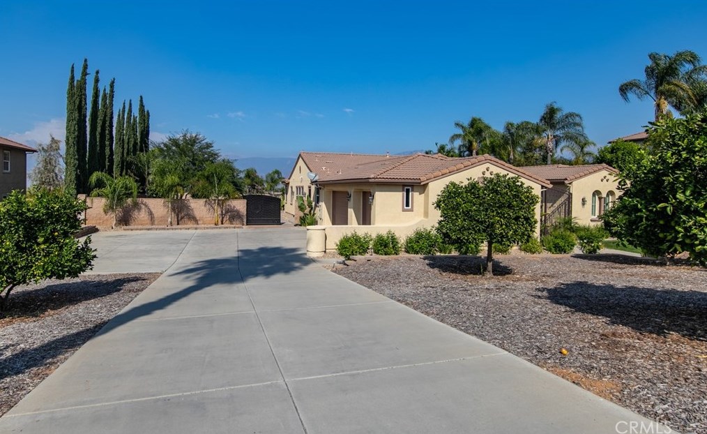 1739 6th Ave, Redlands CA  92374-6475 exterior