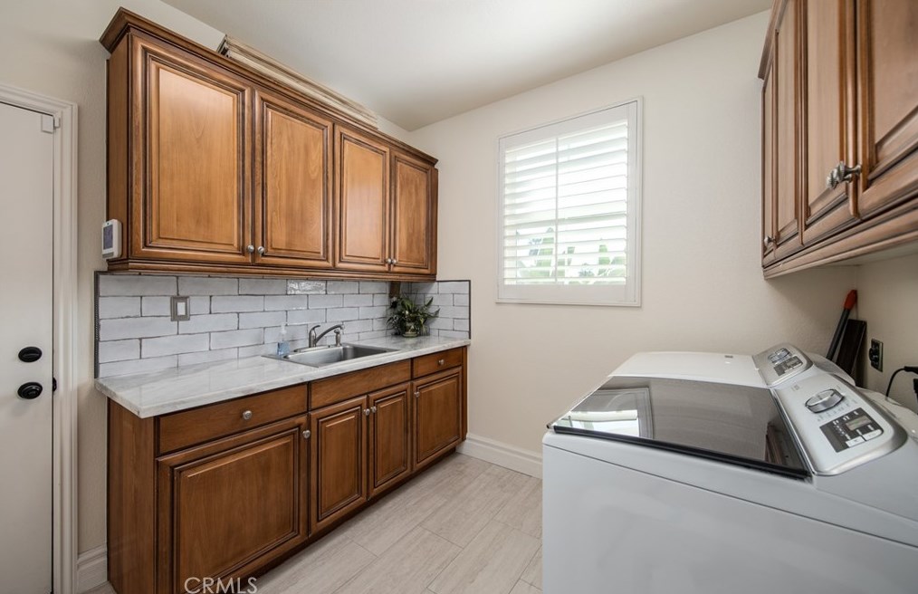 1739 6th Ave, Redlands CA  92374-6475 exterior