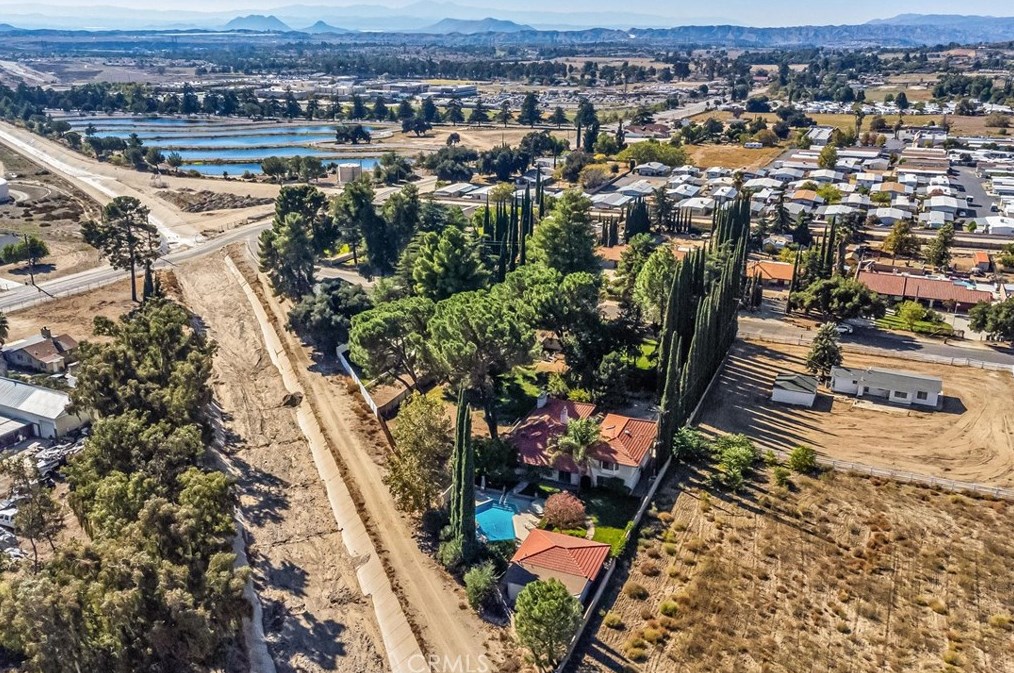 10410 Live Oak Ave, Beaumont CA  92223-4414 exterior