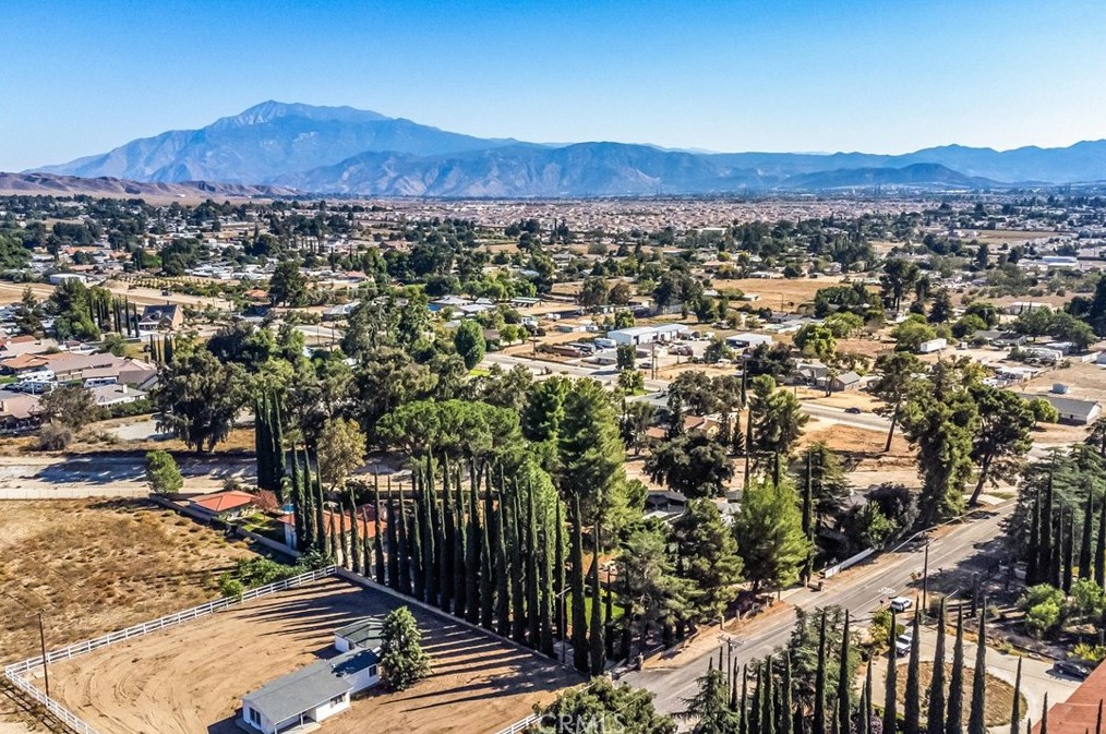 10410 Live Oak Ave, Beaumont CA  92223-4414 exterior