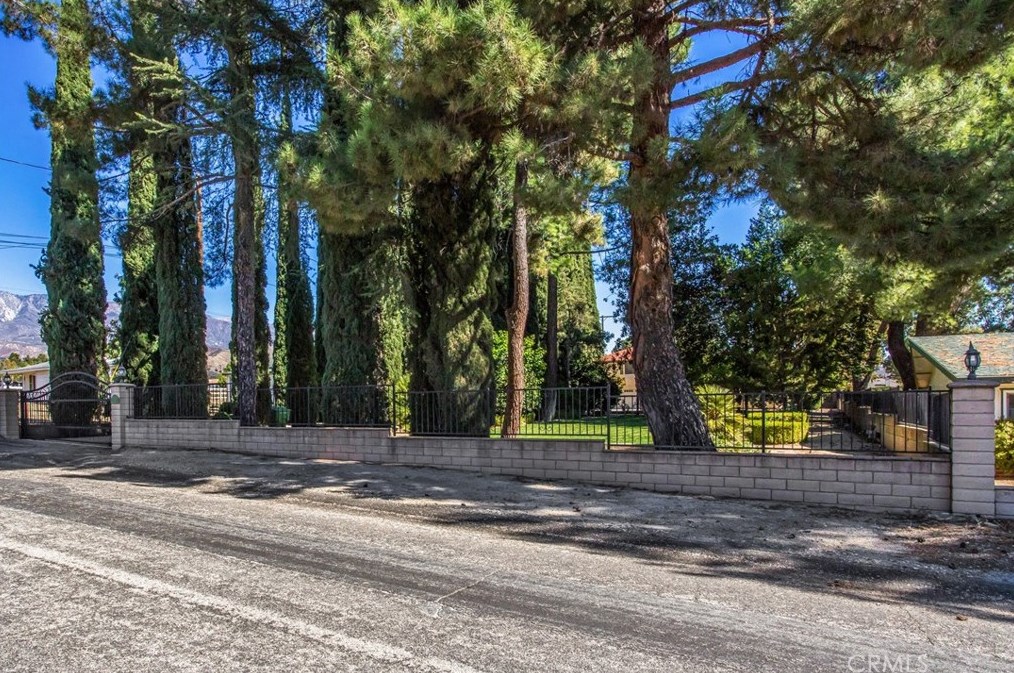 10410 Live Oak Ave, Beaumont CA  92223-4414 exterior