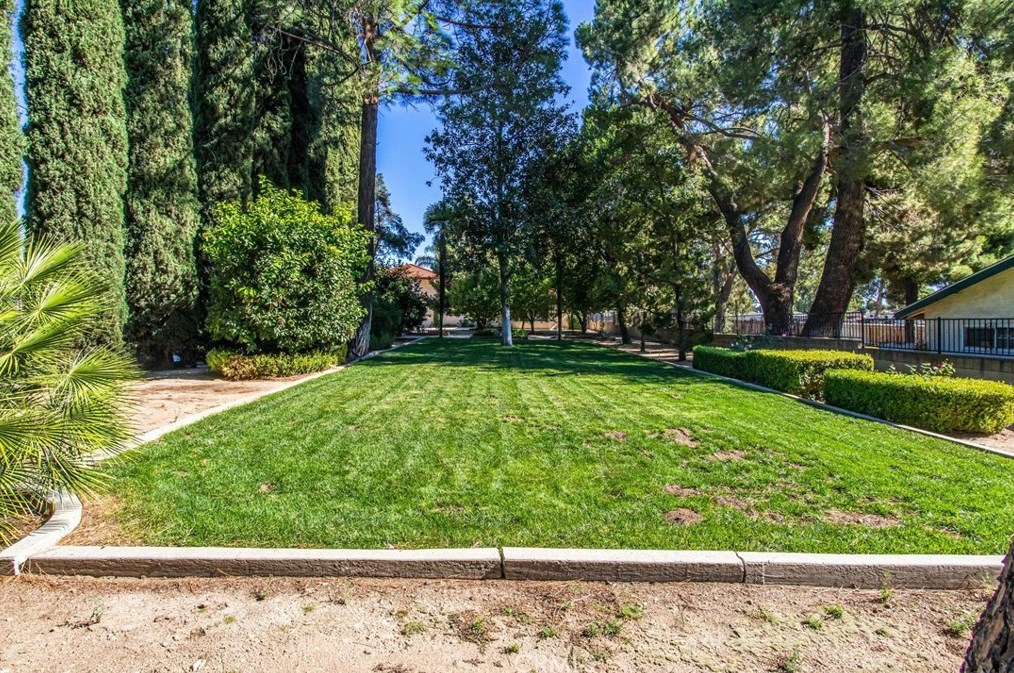 10410 Live Oak Ave, Beaumont CA  92223-4414 exterior