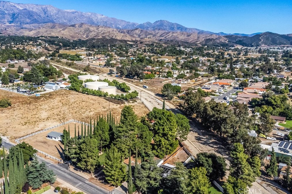 10410 Live Oak Ave, Beaumont CA  92223-4414 exterior