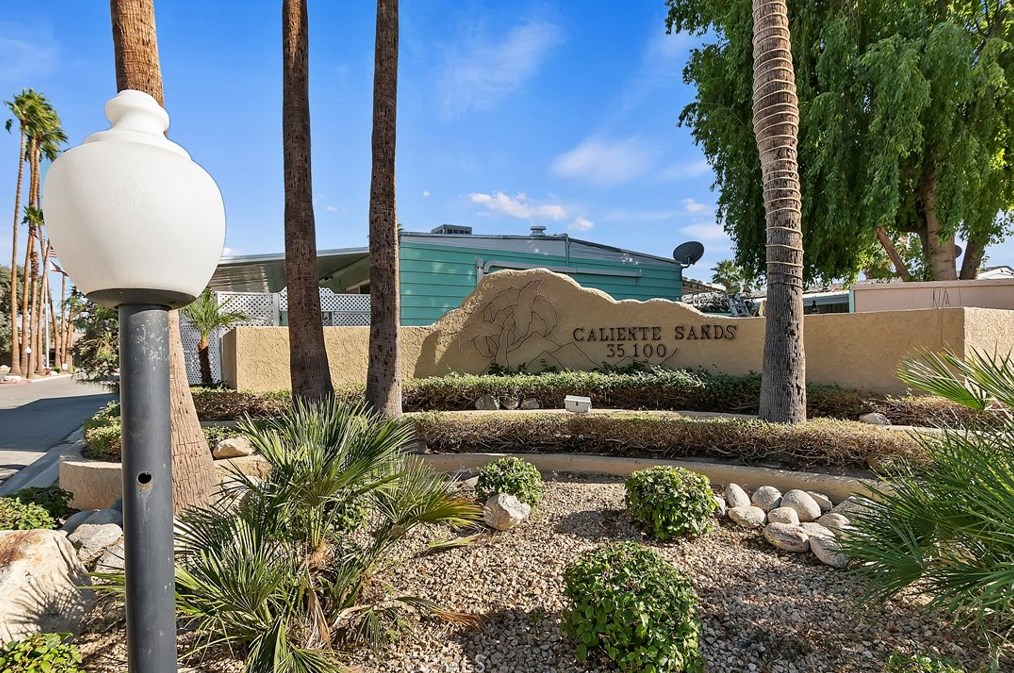 31 Mecca Dr, Cathedral City CA  92234-7012 exterior