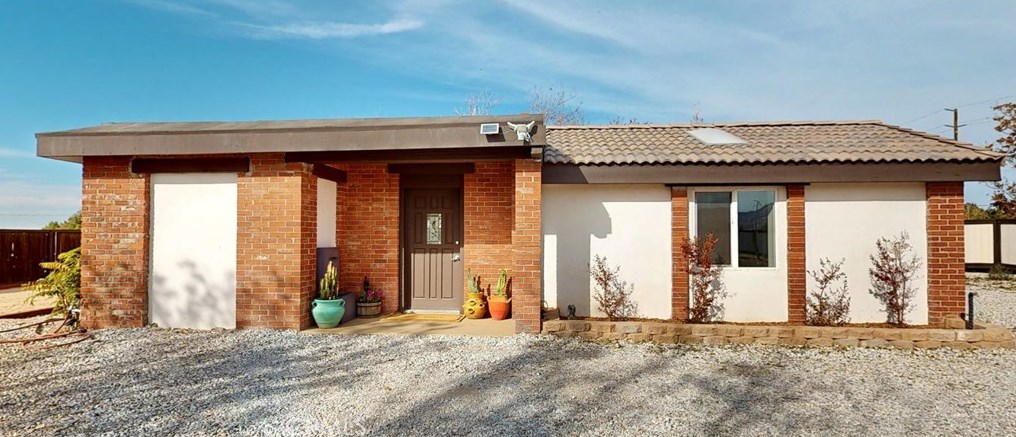 10212 Deep Creek Rd, Apple Valley, CA 92308-8328