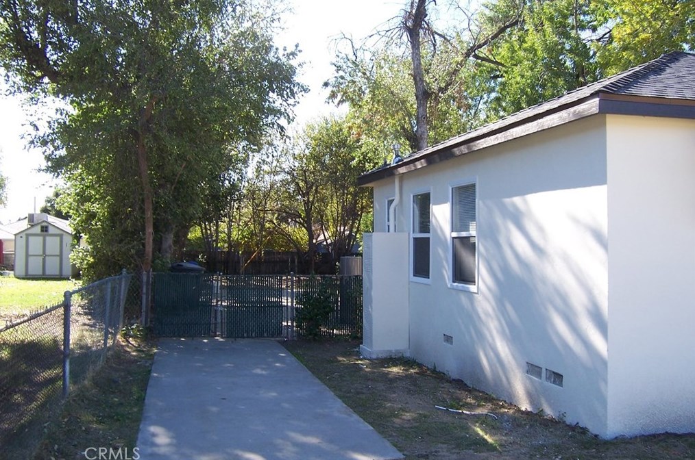 615 W 27th St, San Bernardino, CA 92405