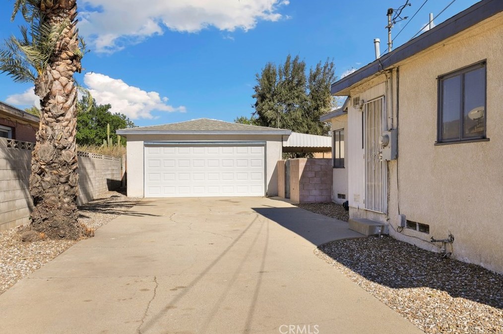 16870 Fairfax St, Fontana, CA 92336-2509