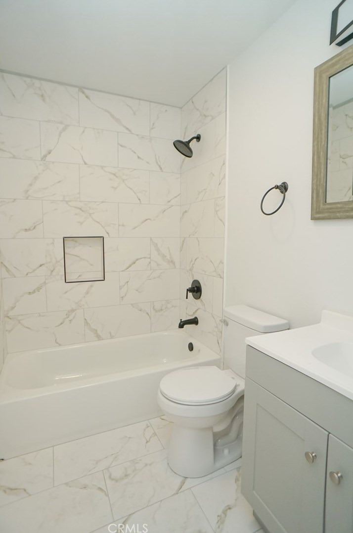 235 60 St, Los Angeles CA  90001-1120 exterior