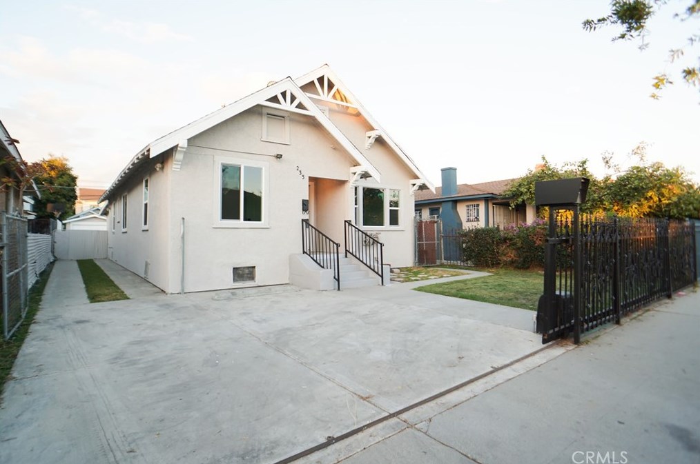 235 60th St, Los Angeles CA  90003-1208 exterior