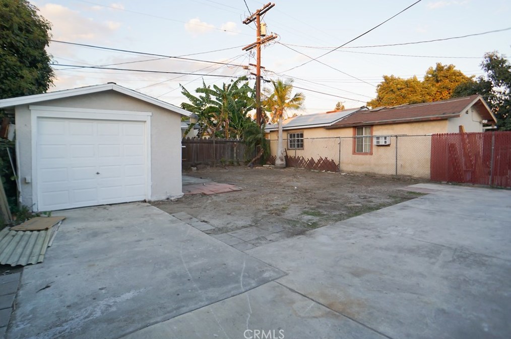 235 60 St, Los Angeles CA  90001-1120 exterior