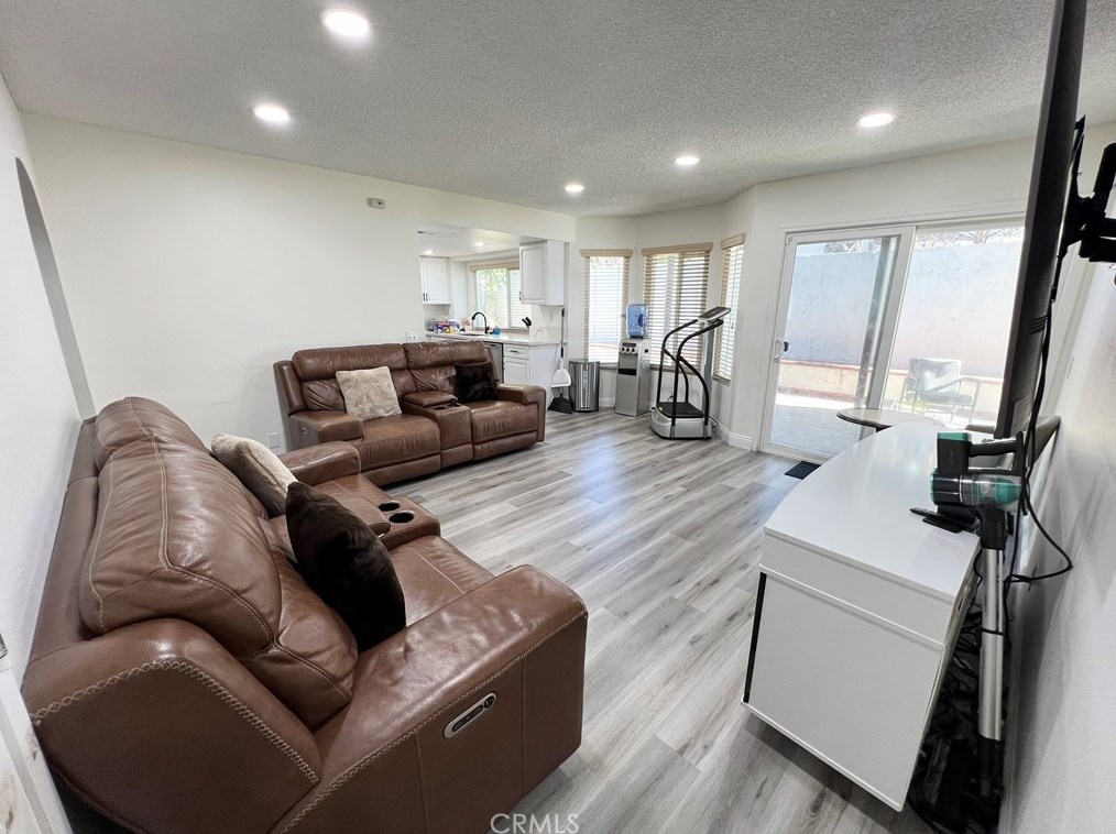 6741 Kempster Ct, Fontana CA  92336-1574 exterior