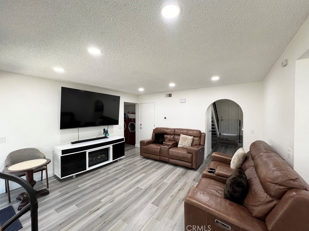 6741 Kempster Ct, Fontana CA  92336-1574 exterior