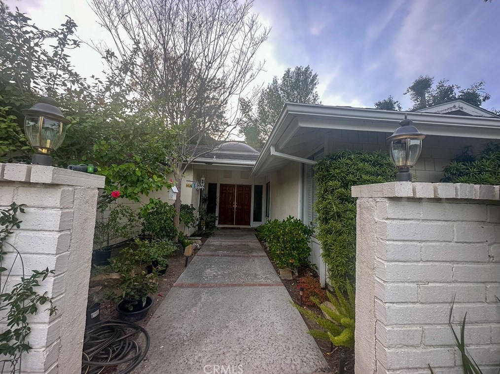 4035 Ellenita Ave, Los Angeles, CA 91356-5415