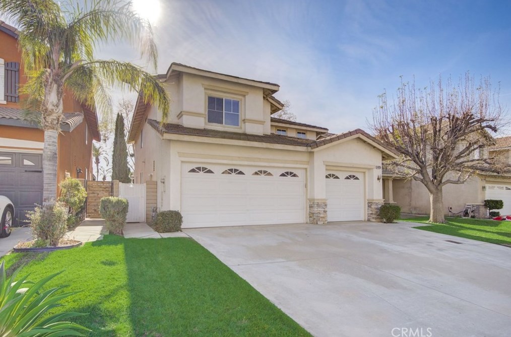 14735 Saddlepeak Dr, Fontana CA  92336-0197 exterior