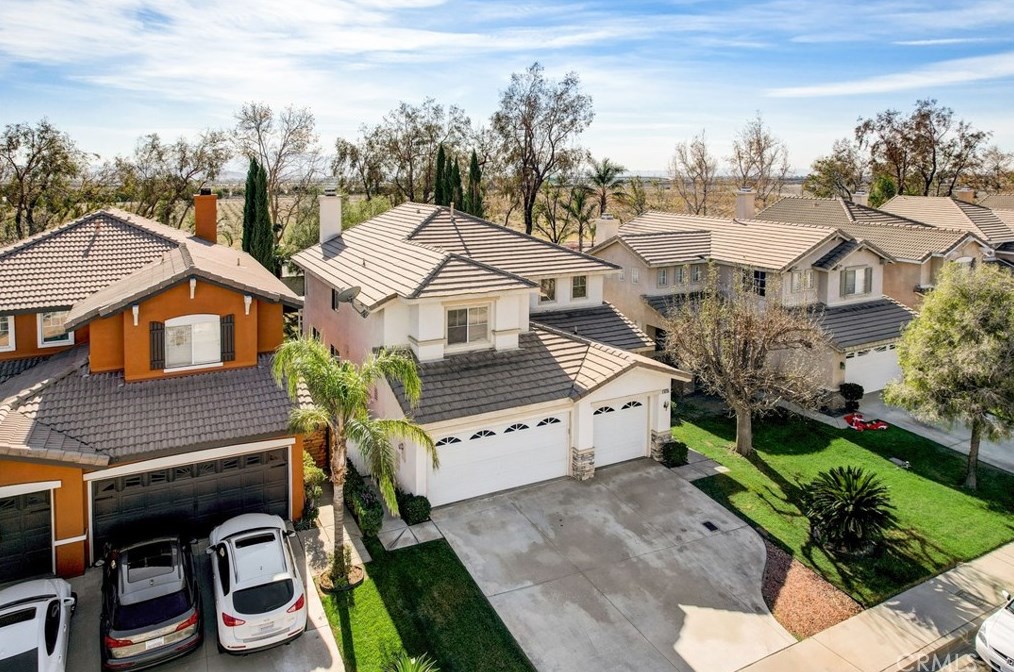 14735 Saddlepeak Dr, Fontana CA  92336-0197 exterior