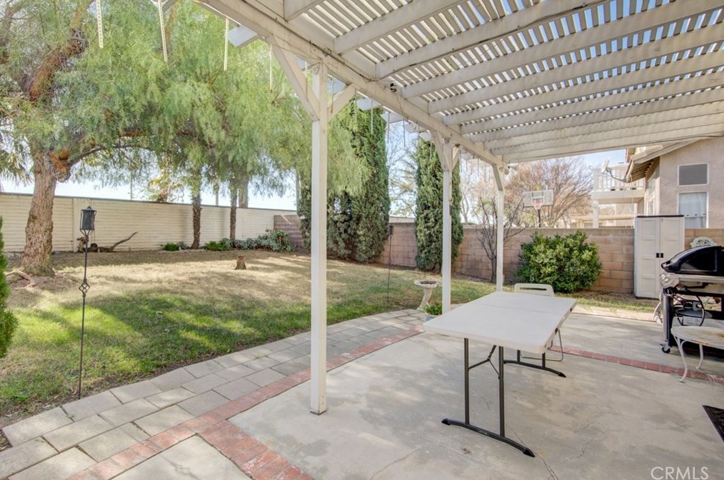 14735 Saddlepeak Dr, Fontana CA  92336-0197 exterior