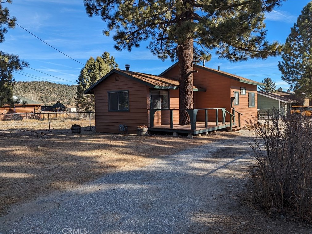 948 F Ln, Big Bear City, CA 92314