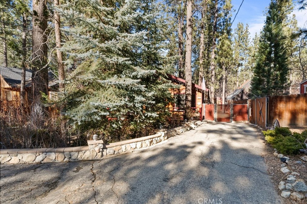 513 Sugarloaf Blvd, Big Bear City, CA 92314-9353