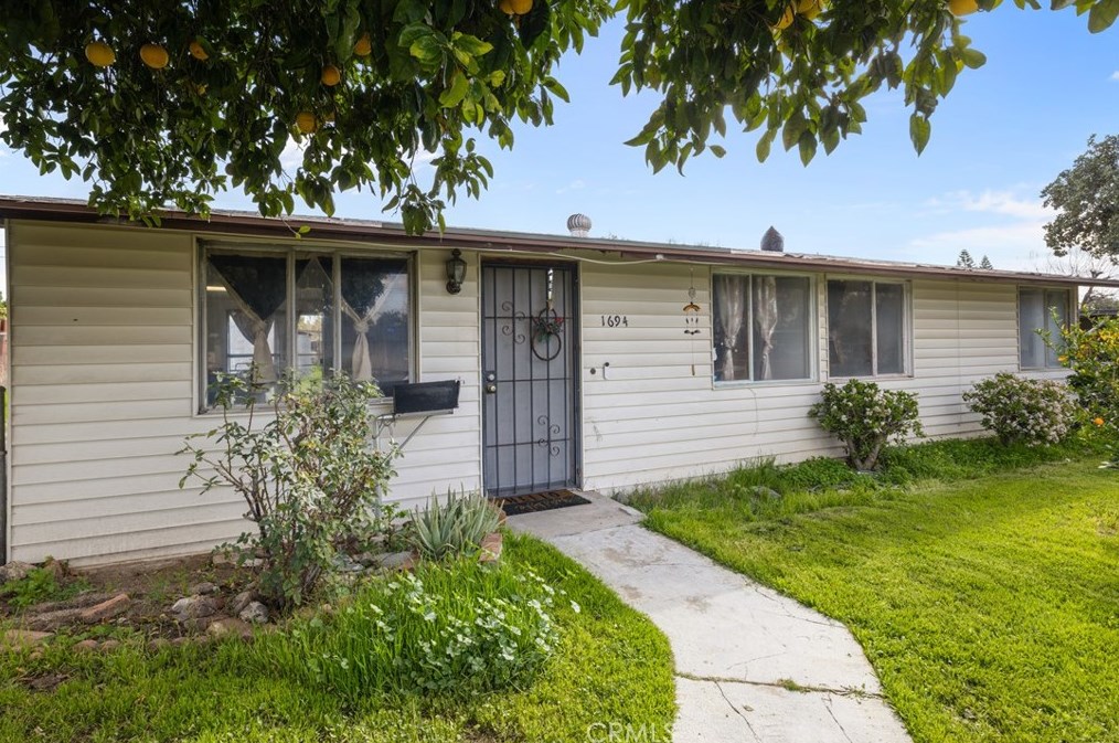 1694 Alston Ave, Colton, CA 92324
