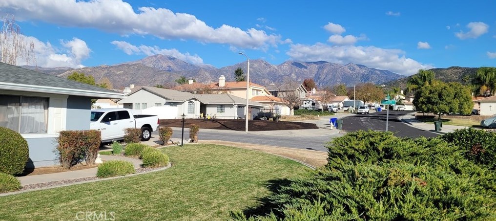 11990 Custer St, Yucaipa, CA 92399-3938