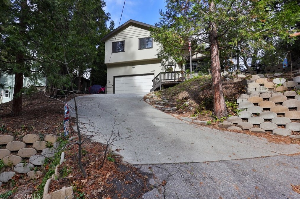 24887 Felsen Dr, Crestline, CA 92325