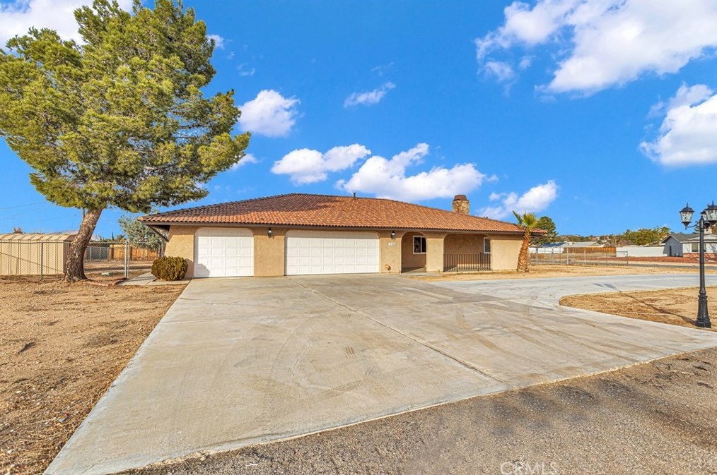 18966 Shoshonee Rd, Apple Valley, CA 92307-5965