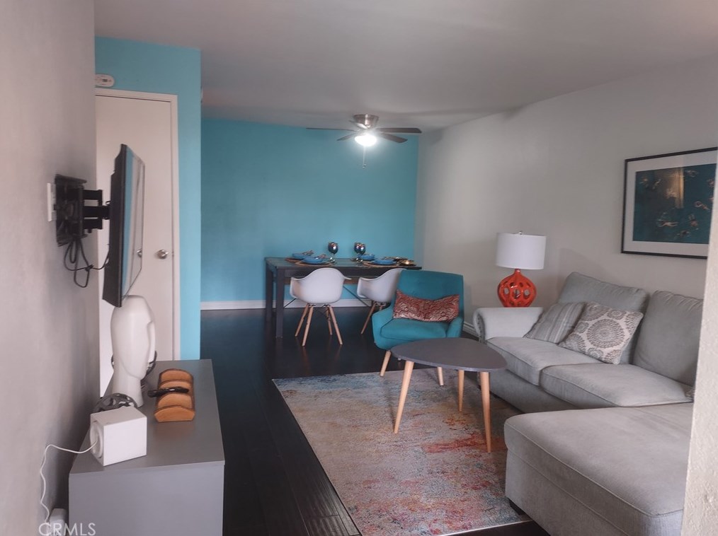 550 N Villa Ct #212, Palm Springs, CA 92262