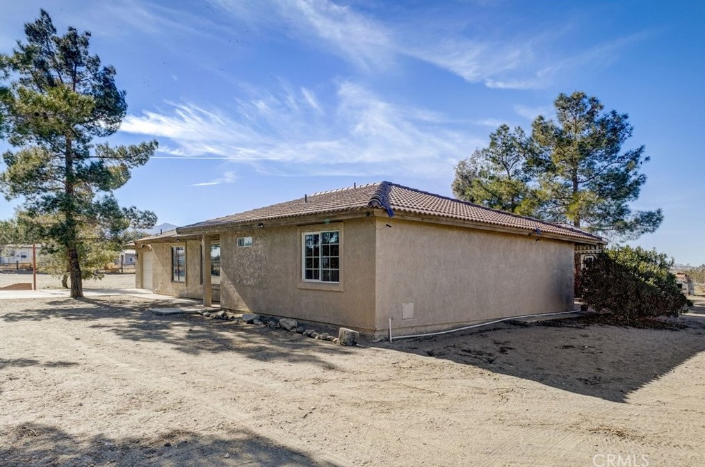 13928 Valle Vista Rd, Phelan CA  92371 exterior