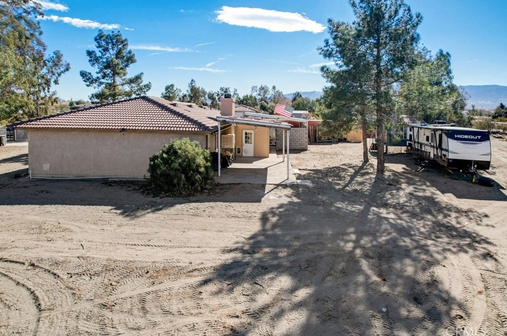 13928 Valle Vista Rd, Phelan CA  92371 exterior