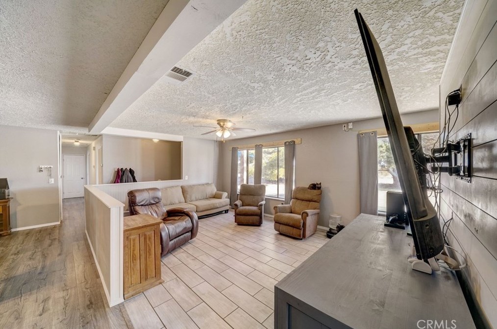 13928 Valle Vista Rd, Phelan CA  92371 exterior