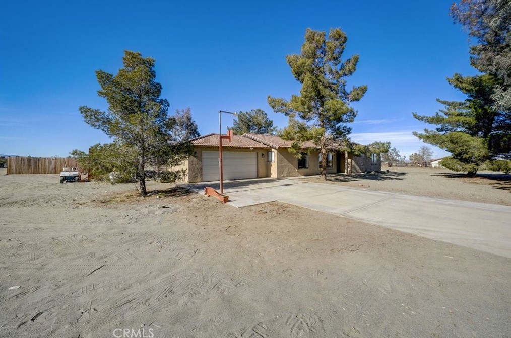 13928 Valle Vista Rd, Phelan CA  92371 exterior