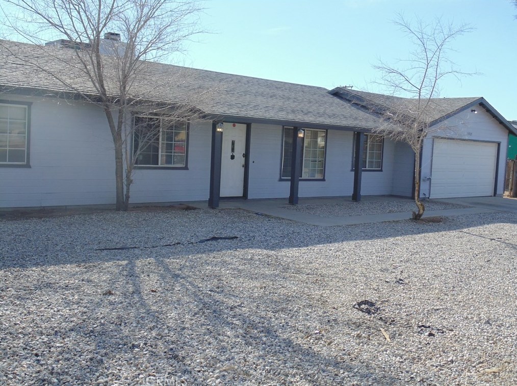 13017 Algonquin Rd, Apple Valley, CA 92308-6475