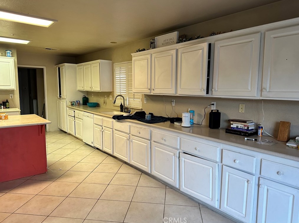 852 Camino Del Sol, Riverside CA  92508-6098 exterior