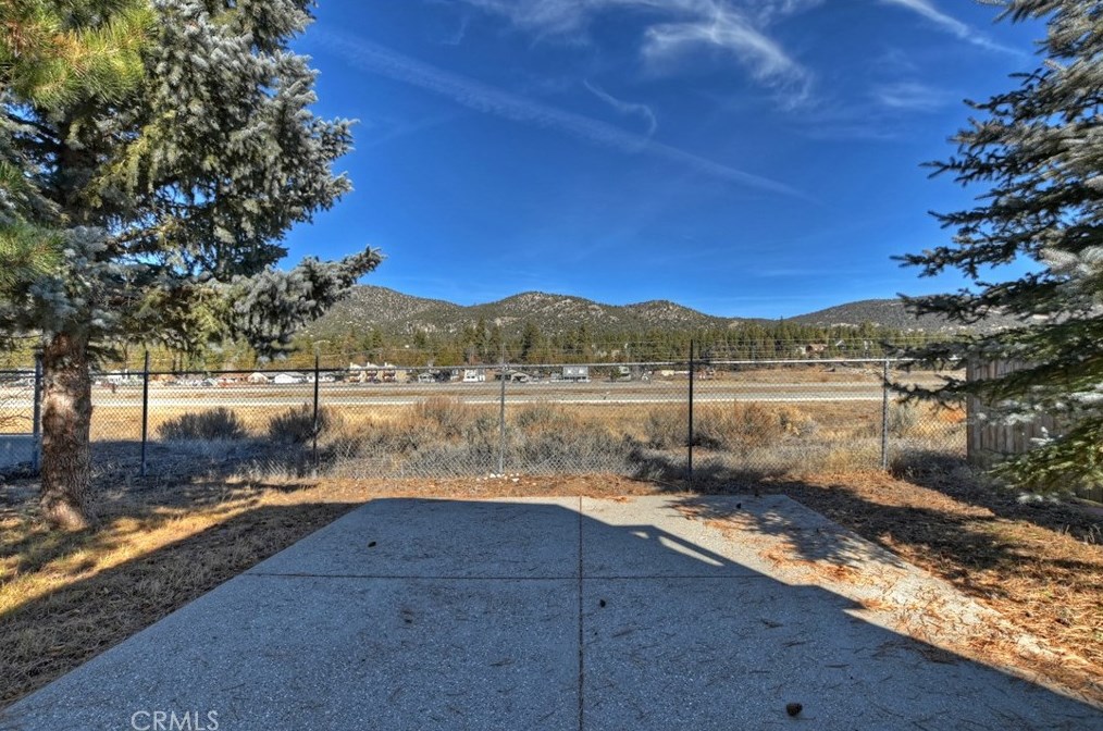 929 Fairway Blvd, Big Bear City CA  92314 exterior