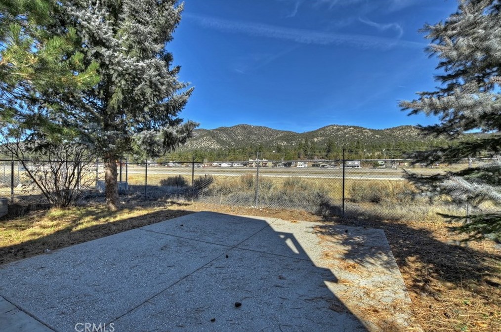 929 Fairway Blvd, Big Bear City CA  92314 exterior