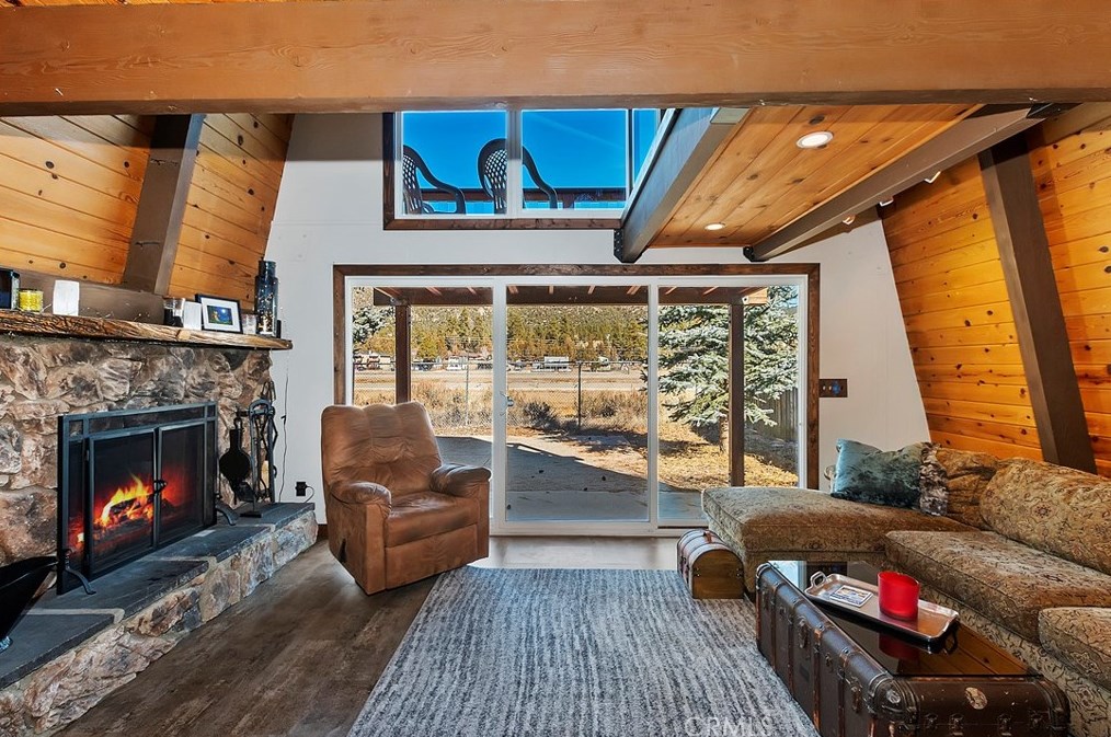 929 Fairway Blvd, Big Bear City CA  92314 exterior