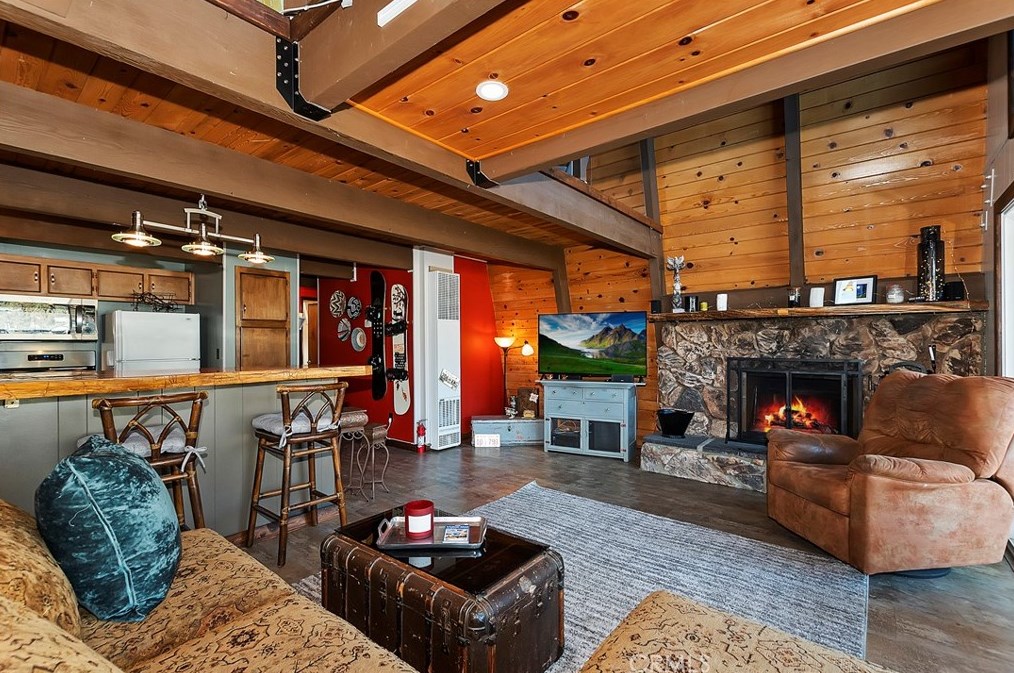 929 Fairway Blvd, Big Bear City CA  92314 exterior