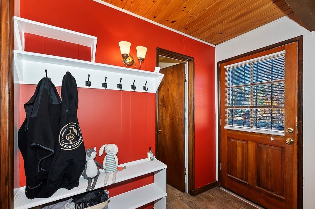 929 Fairway Blvd, Big Bear City CA  92314 exterior