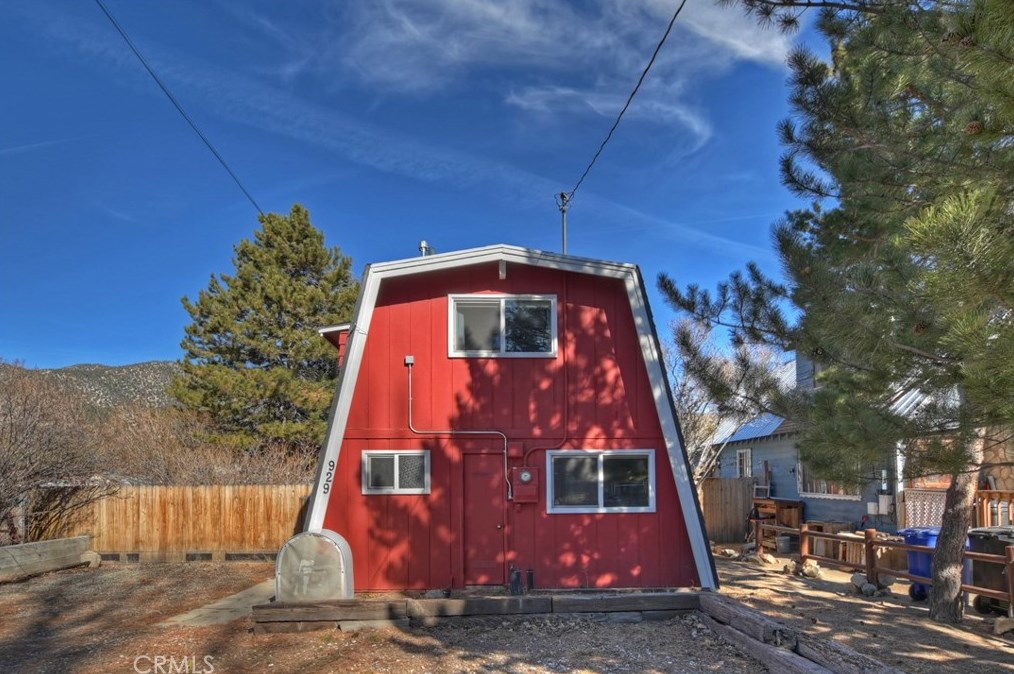 929 Fairway Blvd, Big Bear City CA  92314 exterior