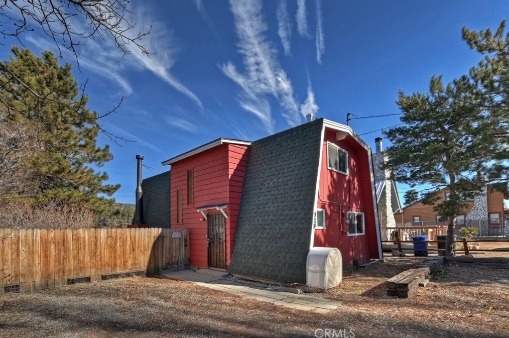 929 Fairway Blvd, Big Bear City CA  92314 exterior