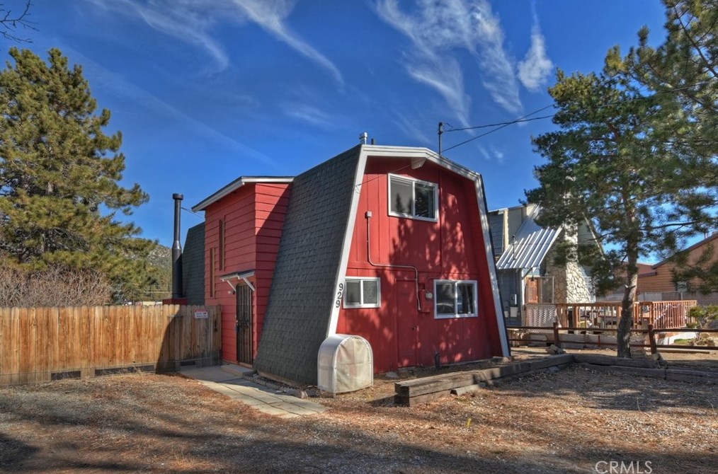 929 W Fairway Blvd, Big Bear City, CA 92314