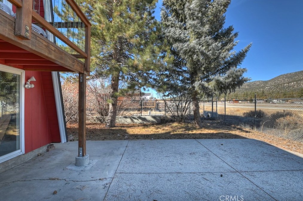 929 Fairway Blvd, Big Bear City CA  92314 exterior