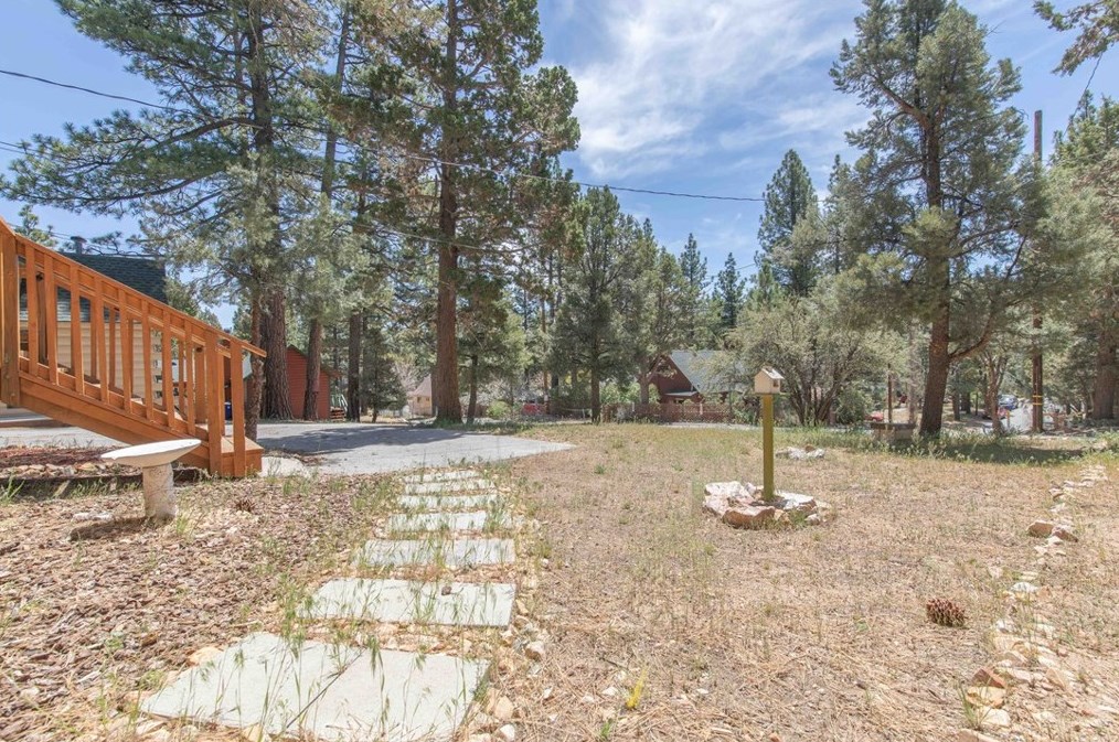 355 Cinderella Dr, Big Bear City CA  92314-9798 exterior
