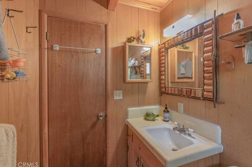 355 Cinderella Dr, Big Bear City CA  92314-9798 exterior