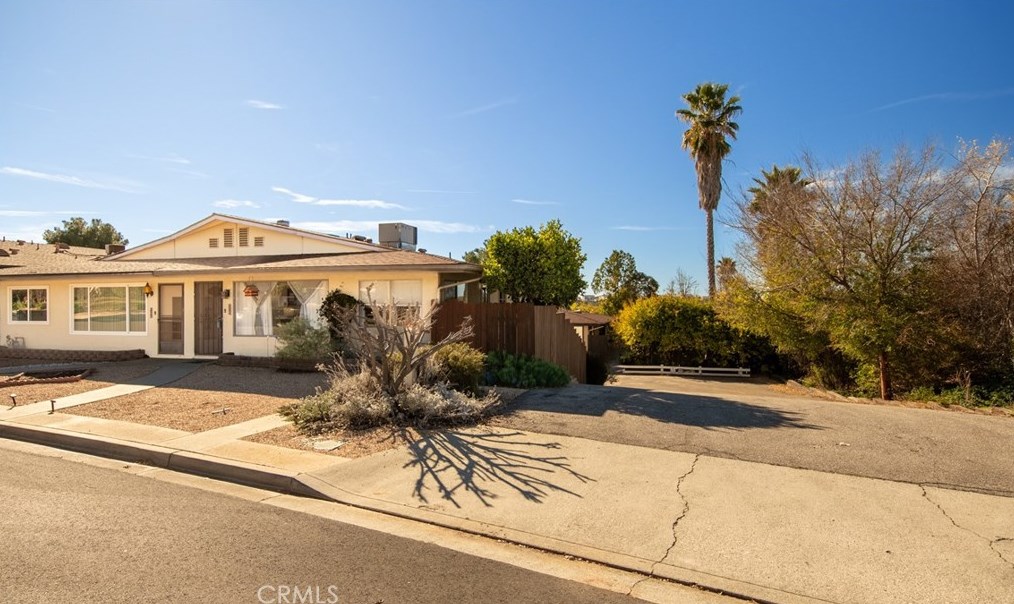 221 Summit View Dr, Calimesa, CA 92320