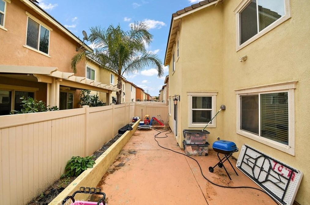 1418 Silverberry Ln, Beaumont CA  92223-1436 exterior