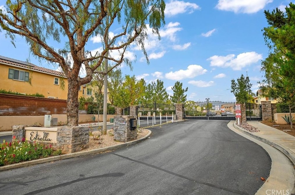 1418 Silverberry Ln, Beaumont CA  92223-1436 exterior